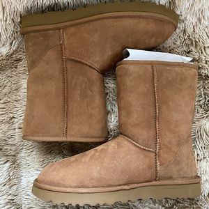 UGG Women's Classic Short II Fashion Boot